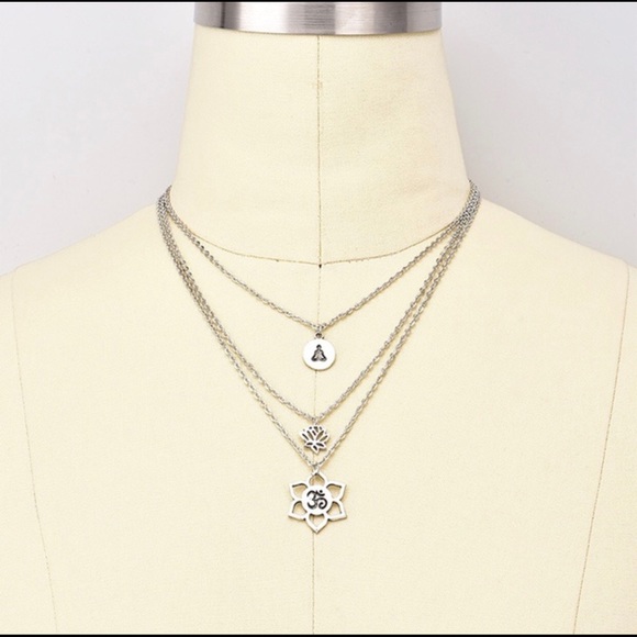 3 layer lotus flower necklace - Picture 6 of 7